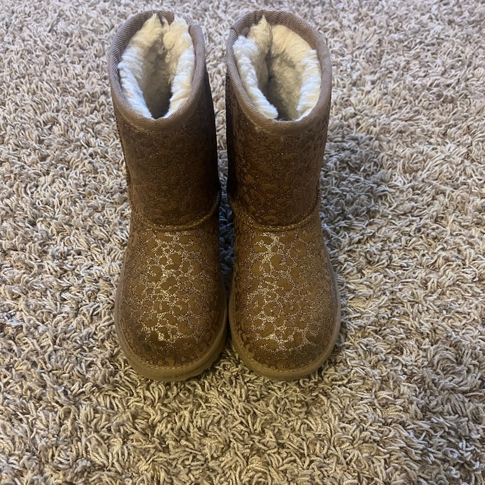 UGG boot in girls size 1